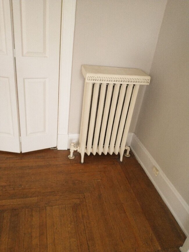 Building Photo - 343-345 Ludlow Avenue