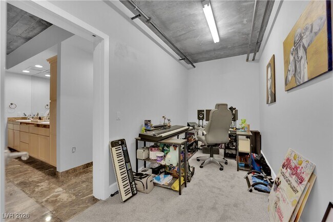 Building Photo - 360 E Desert Inn Rd