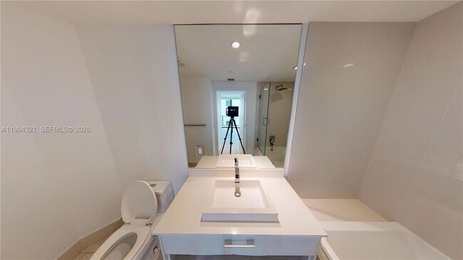 Building Photo - 55 SW 9th Ave