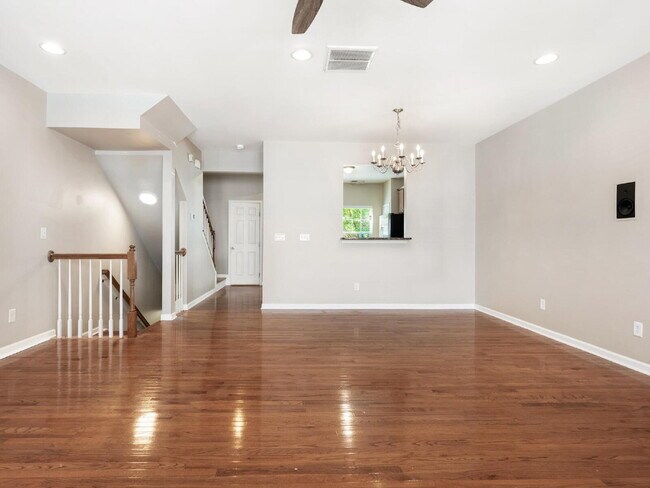 Building Photo - Third Ward Stunner-Uptown Location!