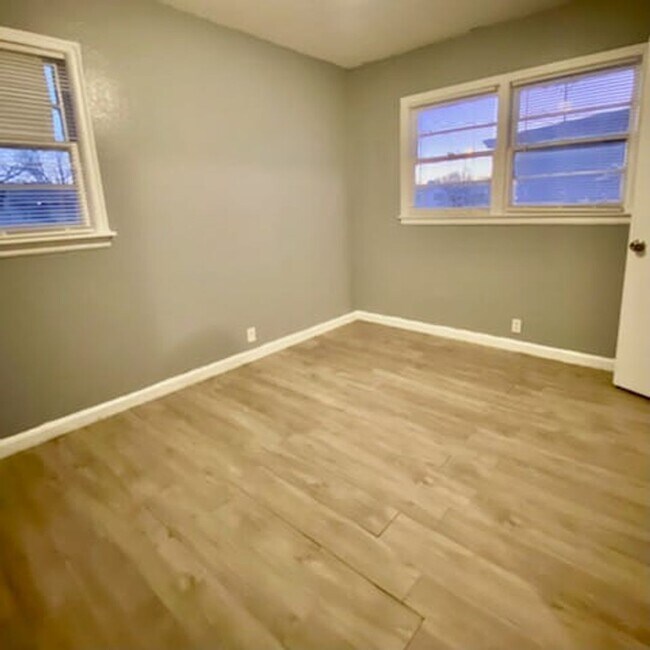 Building Photo - 1712 42nd St