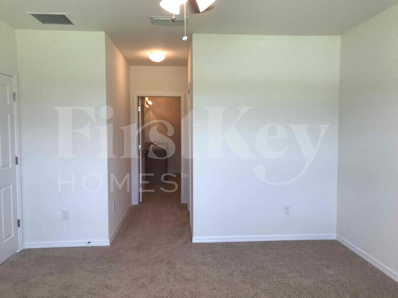 Building Photo - 629 SW 25th Terrace