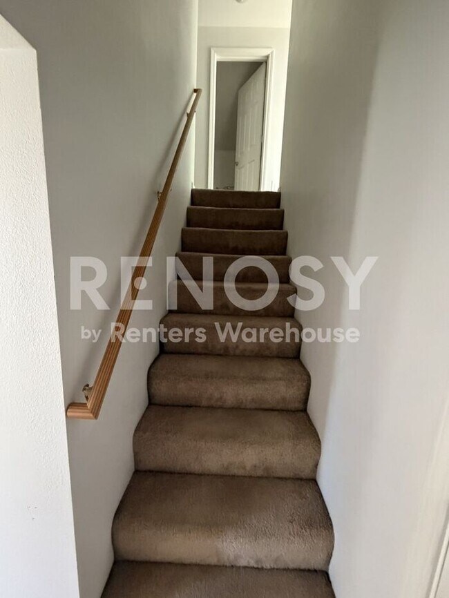 Building Photo - Availablae July 1st 4 Bedroom 2 Bath Single Family Home in Rochester