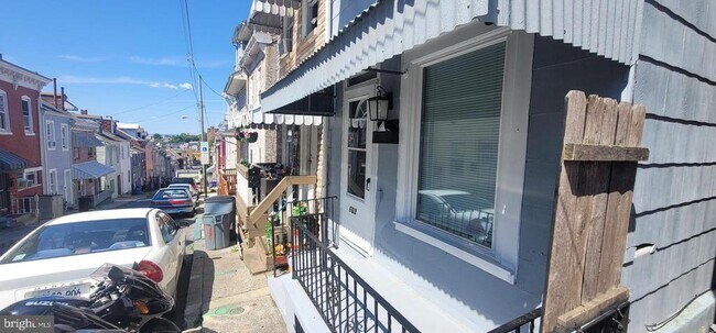 Building Photo - 603 Maple St