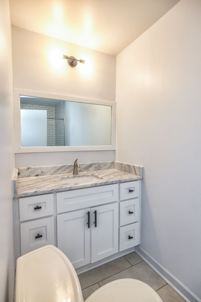 Building Photo - 9 Castlewood Dr