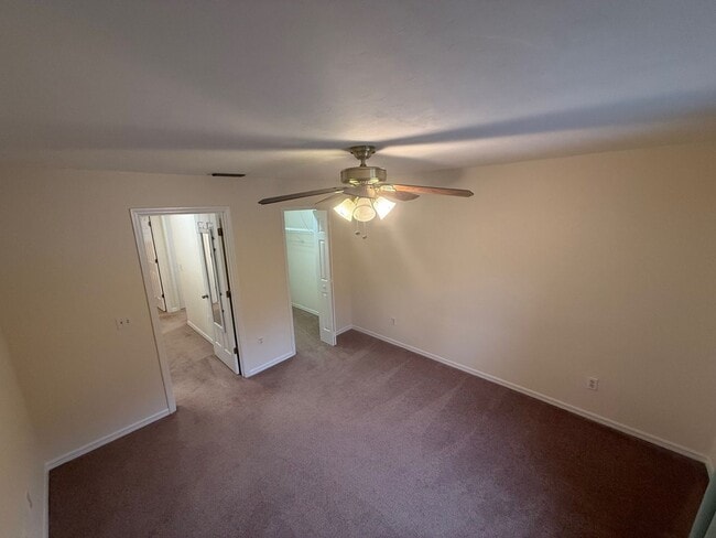 Building Photo - 3 Bedroom Backing up to San Felasco Hammock