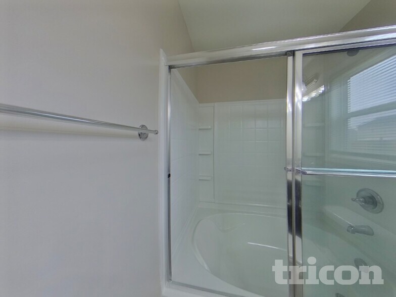 Building Photo - 333 Finch Ln