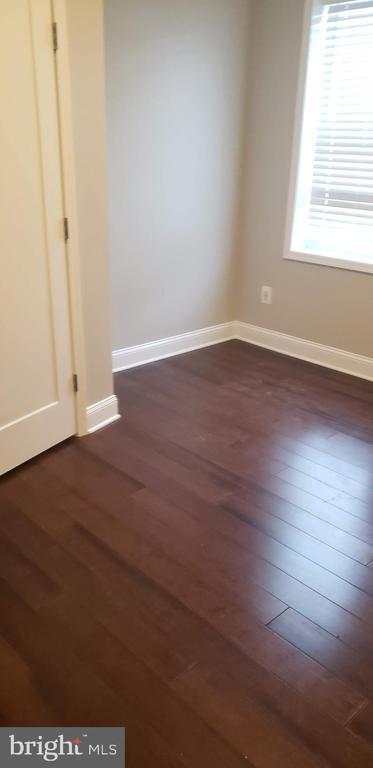 Building Photo - 1103 Morse St NE