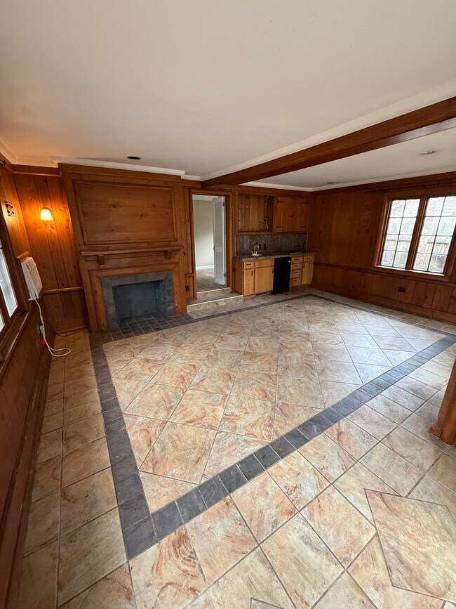 Building Photo - Spacious Midtown Gem – 4BR Home with Guest House Near Rhodes College!