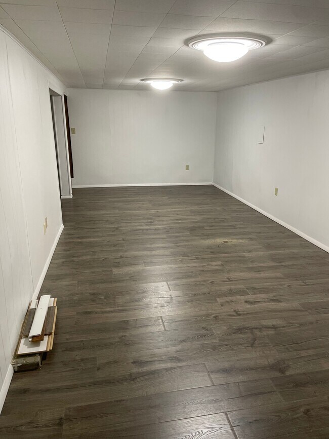Building Photo - 4932 N Creasy Springs Rd