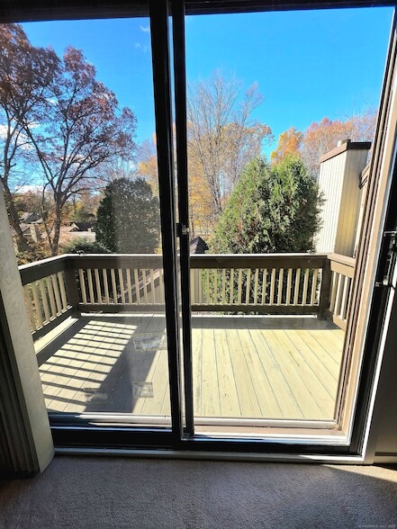 Building Photo - 563 Heritage Vlg