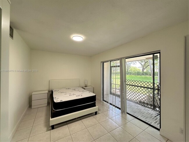 Building Photo - 9865 Riverside Dr