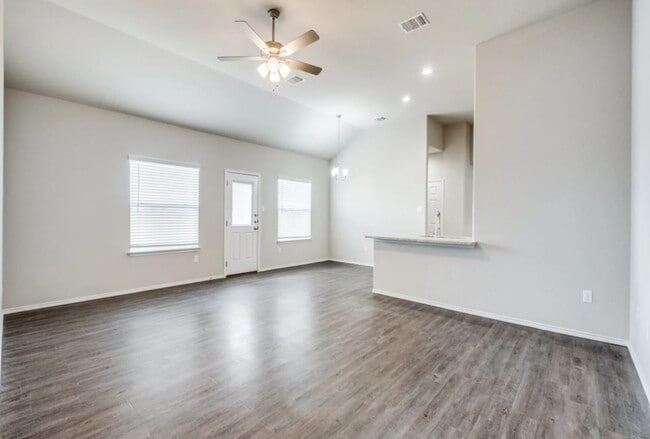 Building Photo - 624-626 Heather Way