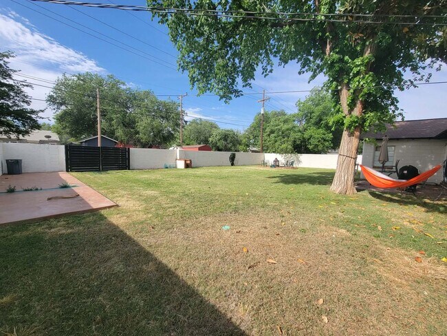 Building Photo - Spacious 4 Bedroom 3 Bath Home