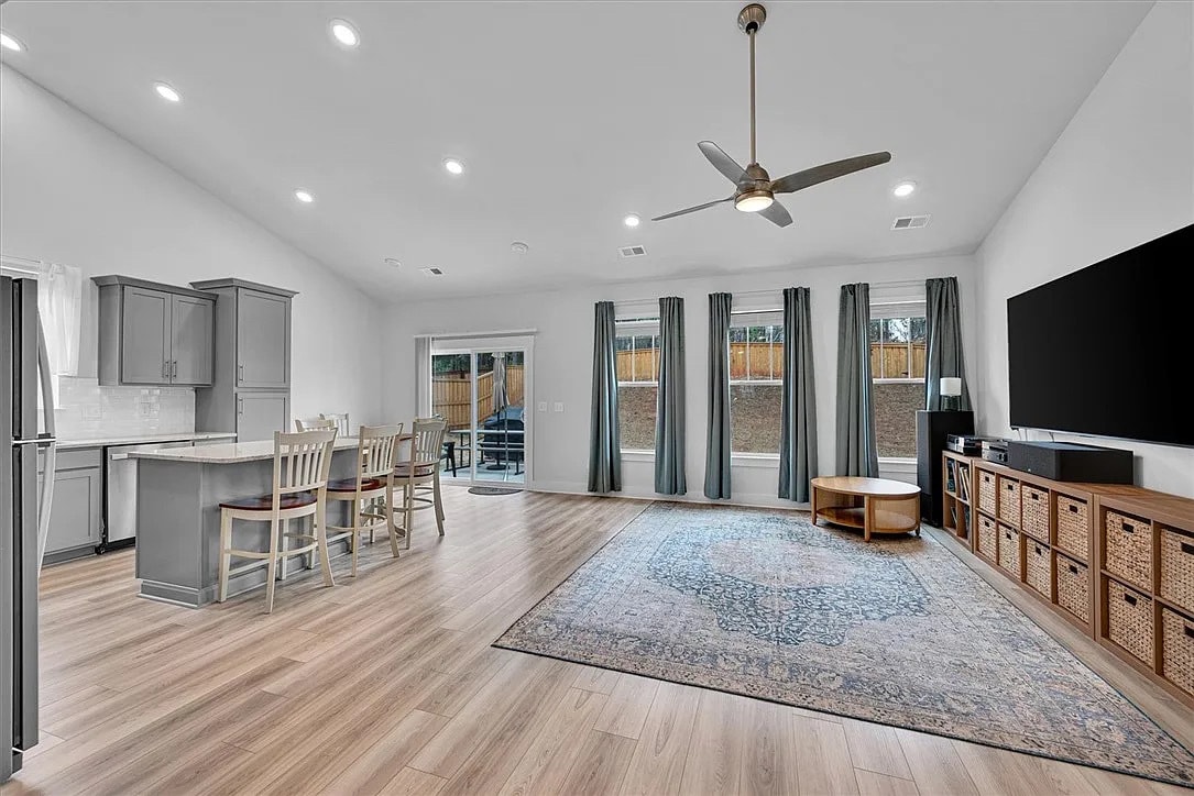 Building Photo - 529 Overbrook Dr