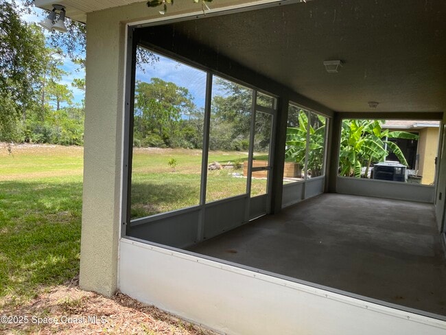 Building Photo - 707 Mason Dr