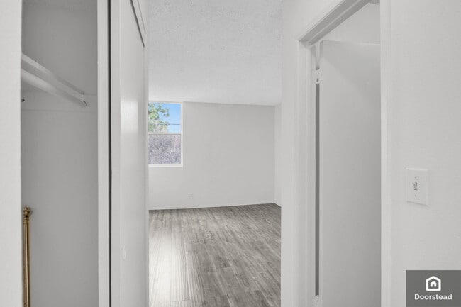 Building Photo - 18620 Hatteras St