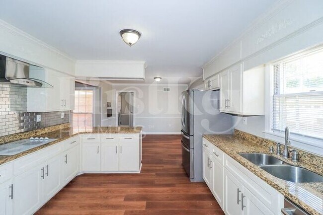 Building Photo - 2369 Penbrook Pl