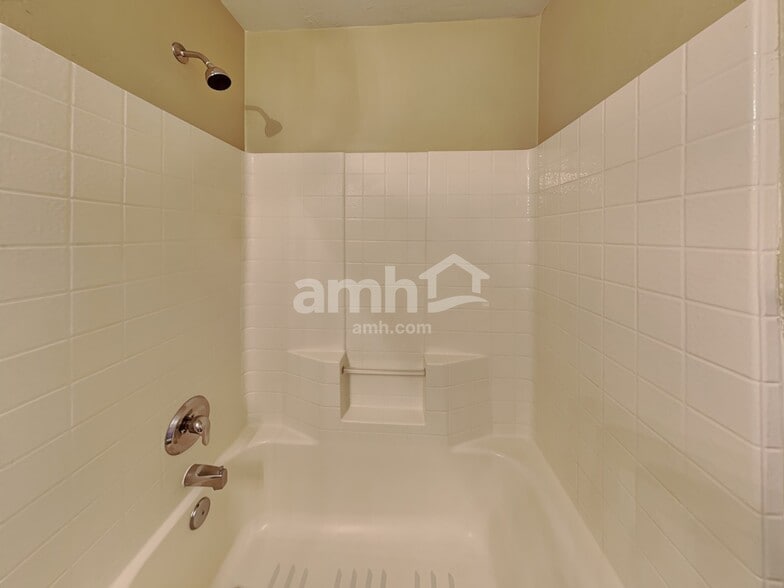 Building Photo - 742 W Emerald Key Dr