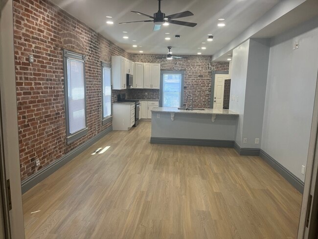Building Photo - 2139 California Ave