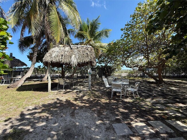 Building Photo - 5055 Collins Ave