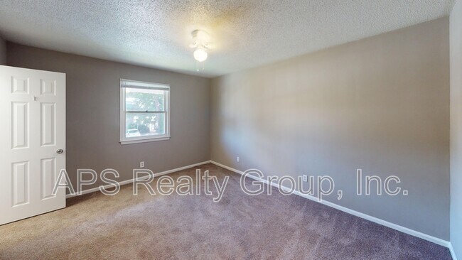 Building Photo - 4001 S Bend Dr