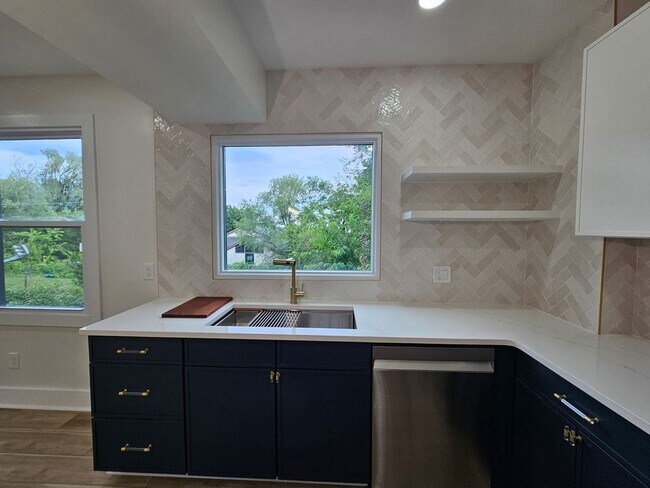 Building Photo - Amazing 3 bedroom 2.5 bath House for Rent ...