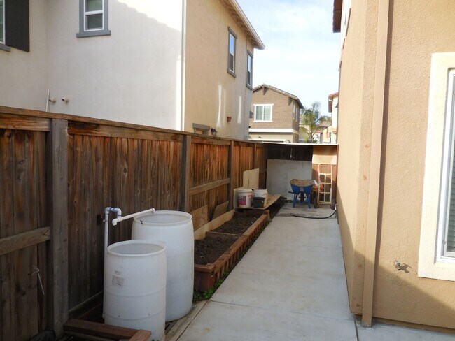 Building Photo - Spacious 3-Bedroom Dixon Home with Loft, Solar & Open Floor Plan