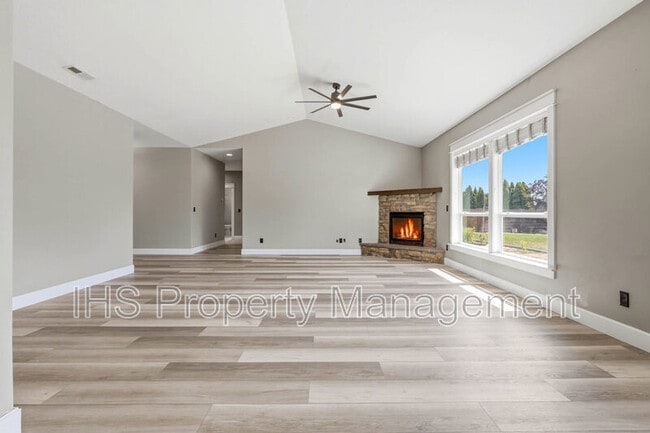 Building Photo - 4806 Tamarisk Dr