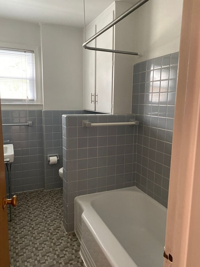 Building Photo - Birmingham Two Bedroom Flat