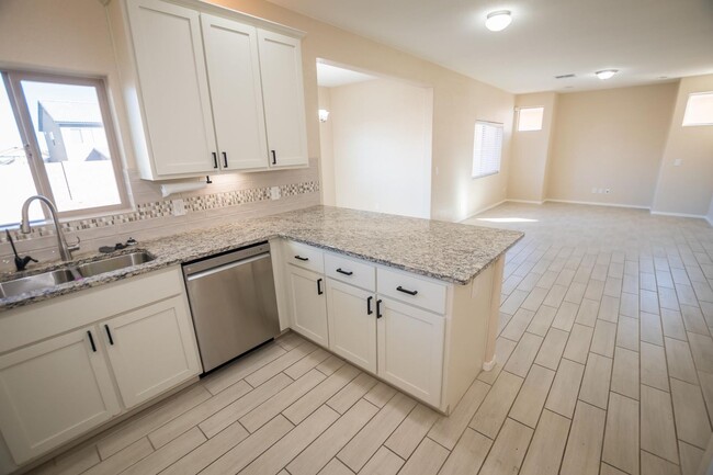 Building Photo - Stunning 2-Story Home in the Holiday Community!