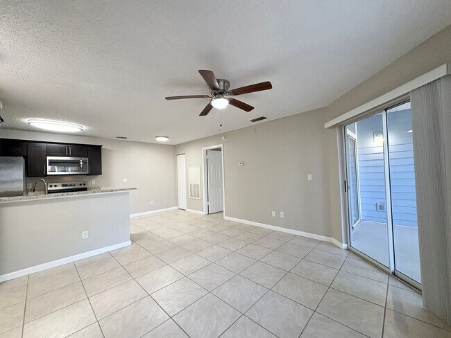 Building Photo - Lake Mary Condo ~ Fresh Paint, Tile Flooring, Updated Kitchen/Bath!