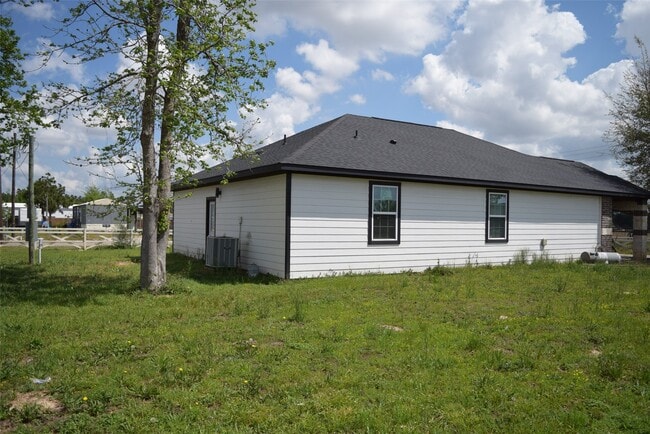 Building Photo - 445 County Rd 5102J