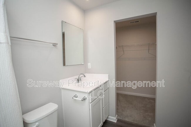 Building Photo - 2 Mulberry ln