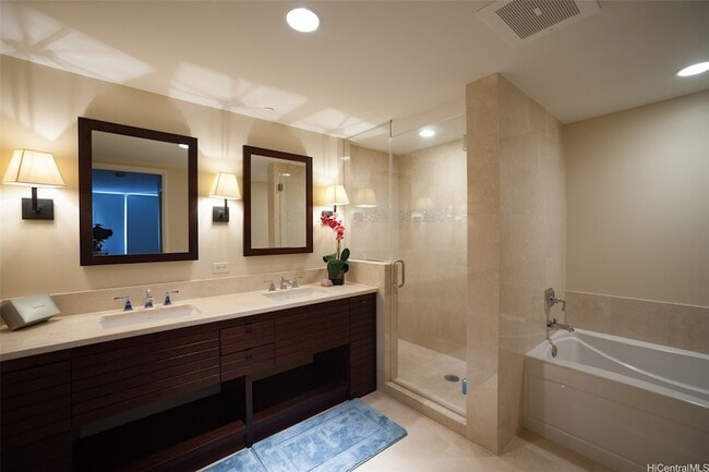 Building Photo - 1551 Ala Wai Blvd