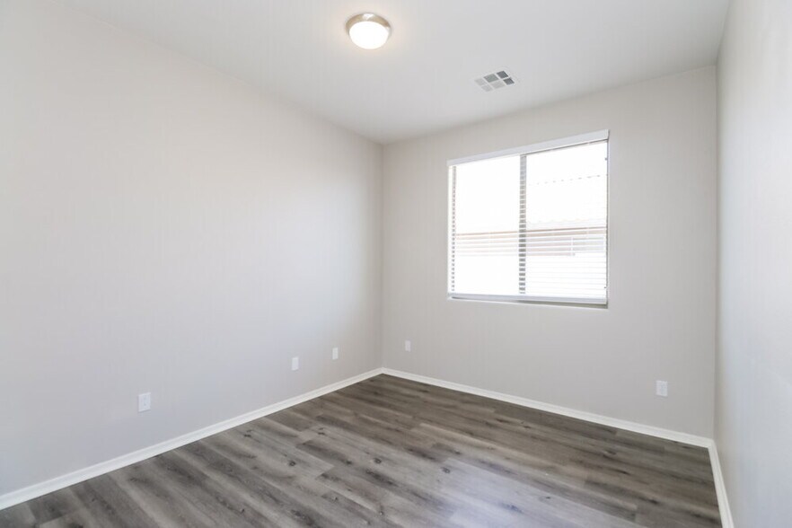 Building Photo - 2174 W Gold Dust Ave