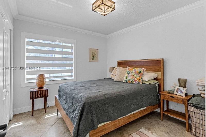 Building Photo - 9901 SW 35th Terrace