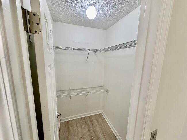 Building Photo - 400 Cambridge Cir