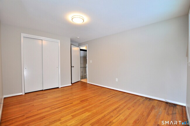 Building Photo - 25 Red Stone Dr