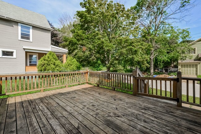 Building Photo - 227 Valley Ave NW