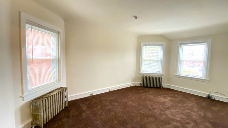 Building Photo - 300 W 31st St
