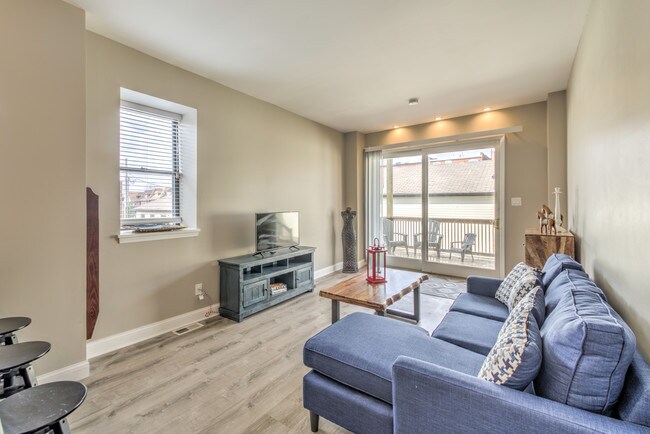 Building Photo - 3633 McRee Ave