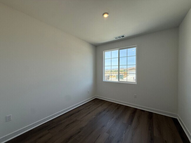Building Photo - 156 Coiner St