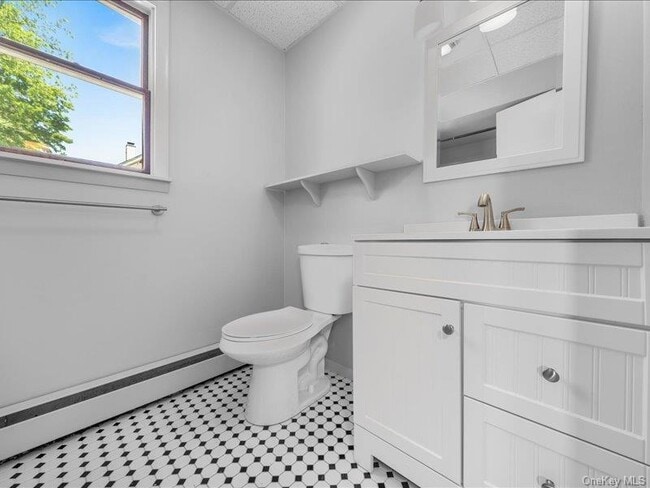 Building Photo - 28 Van Buren St