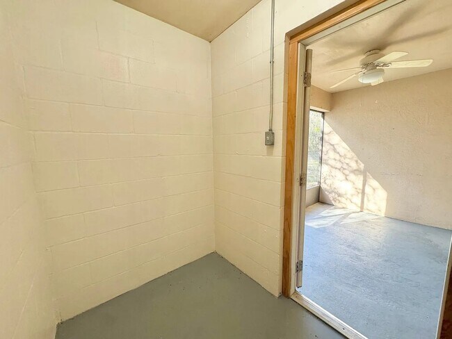 Building Photo - 3228 Courtney Dr