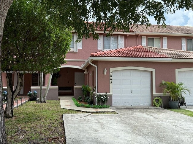 Building Photo - 7065 SW 164th Ct