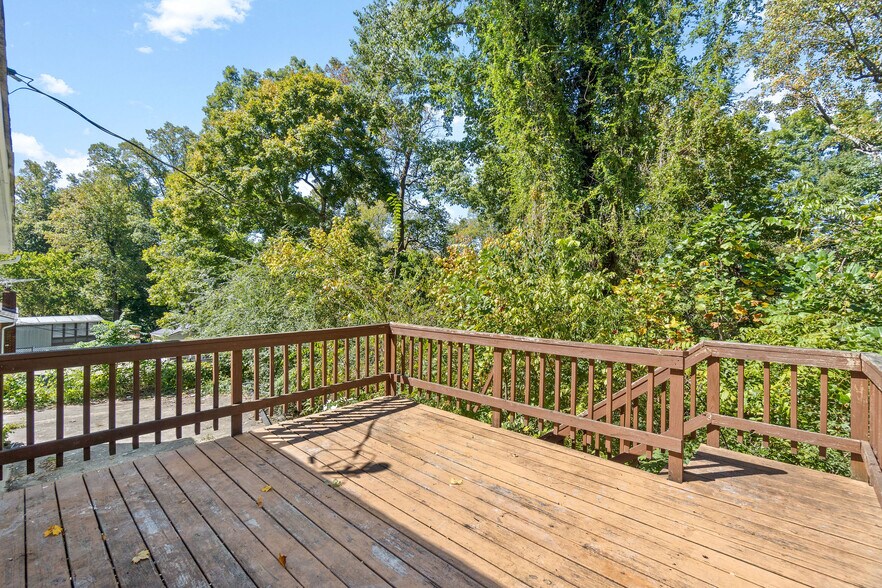 Building Photo - 301 Robin Hood Dr