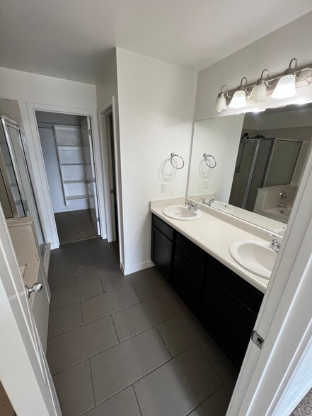Building Photo - 7562 San Savino Way