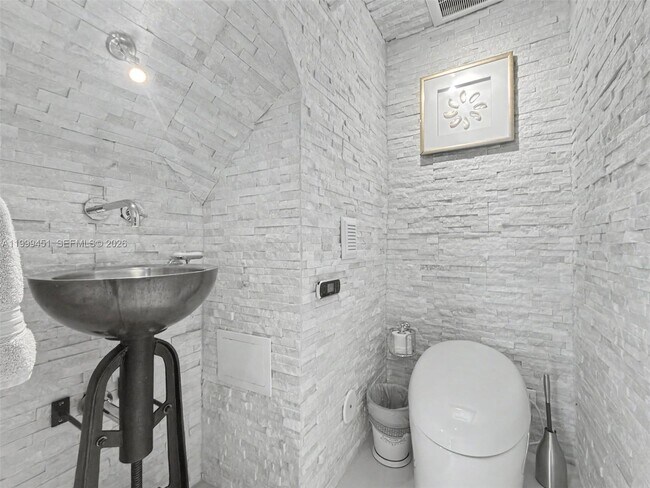 Building Photo - 13689 Deering Bay Dr