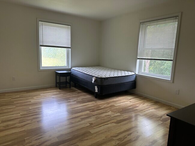 Building Photo - 175 Kendall Ave